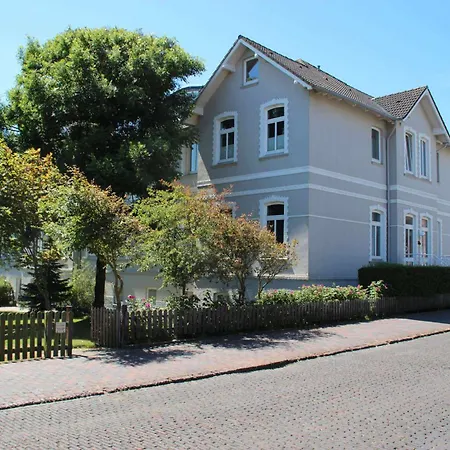 Residenz Am Rosengarten 32 *